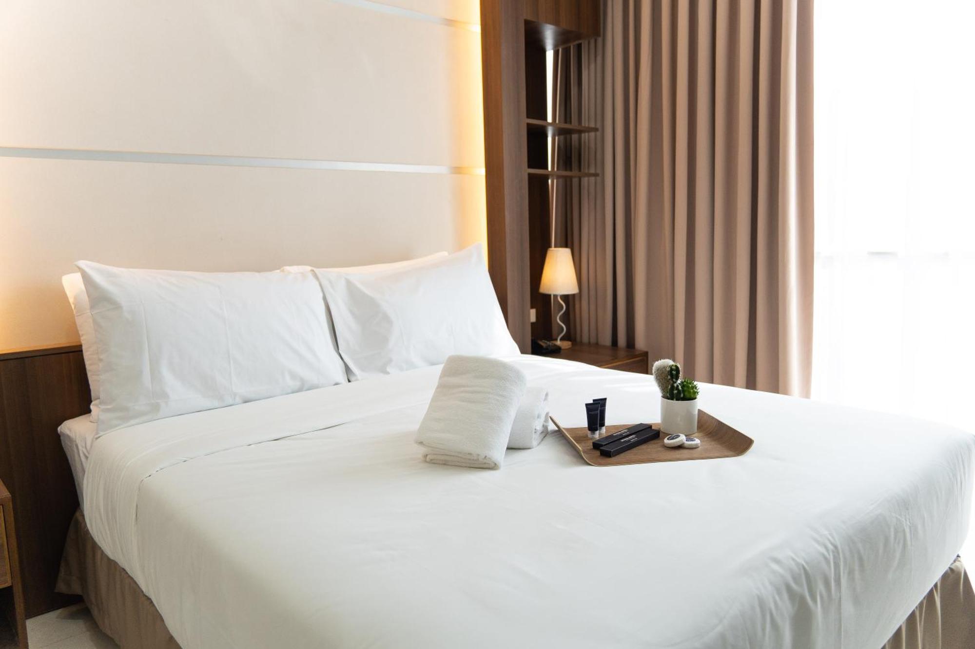 Dccco Hotel Dumaguete City Экстерьер фото