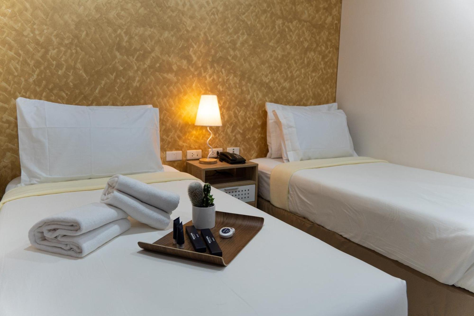 Dccco Hotel Dumaguete City Экстерьер фото