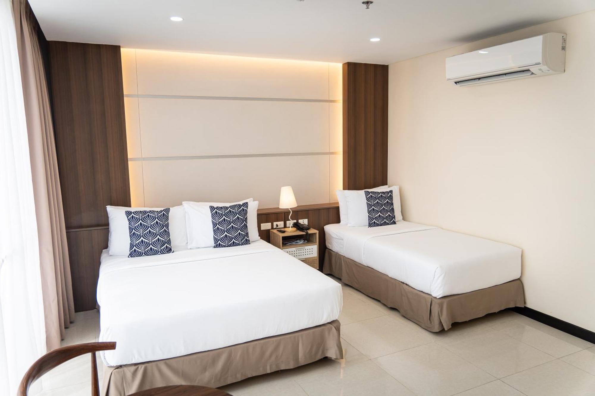 Dccco Hotel Dumaguete City Экстерьер фото