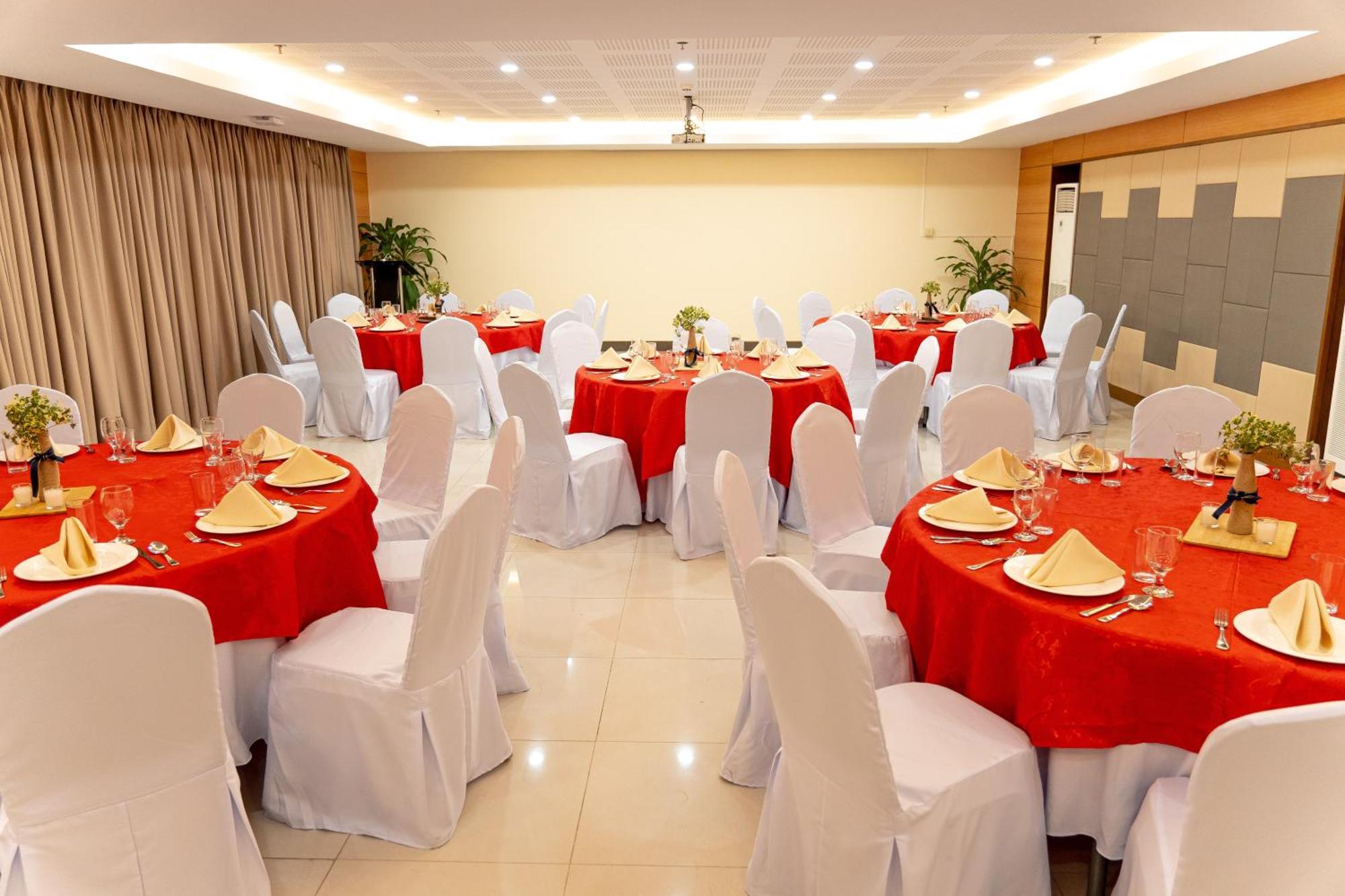 Dccco Hotel Dumaguete City Экстерьер фото