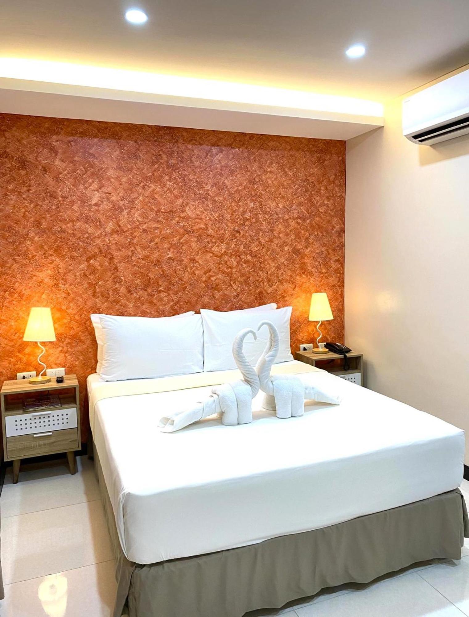 Dccco Hotel Dumaguete City Экстерьер фото